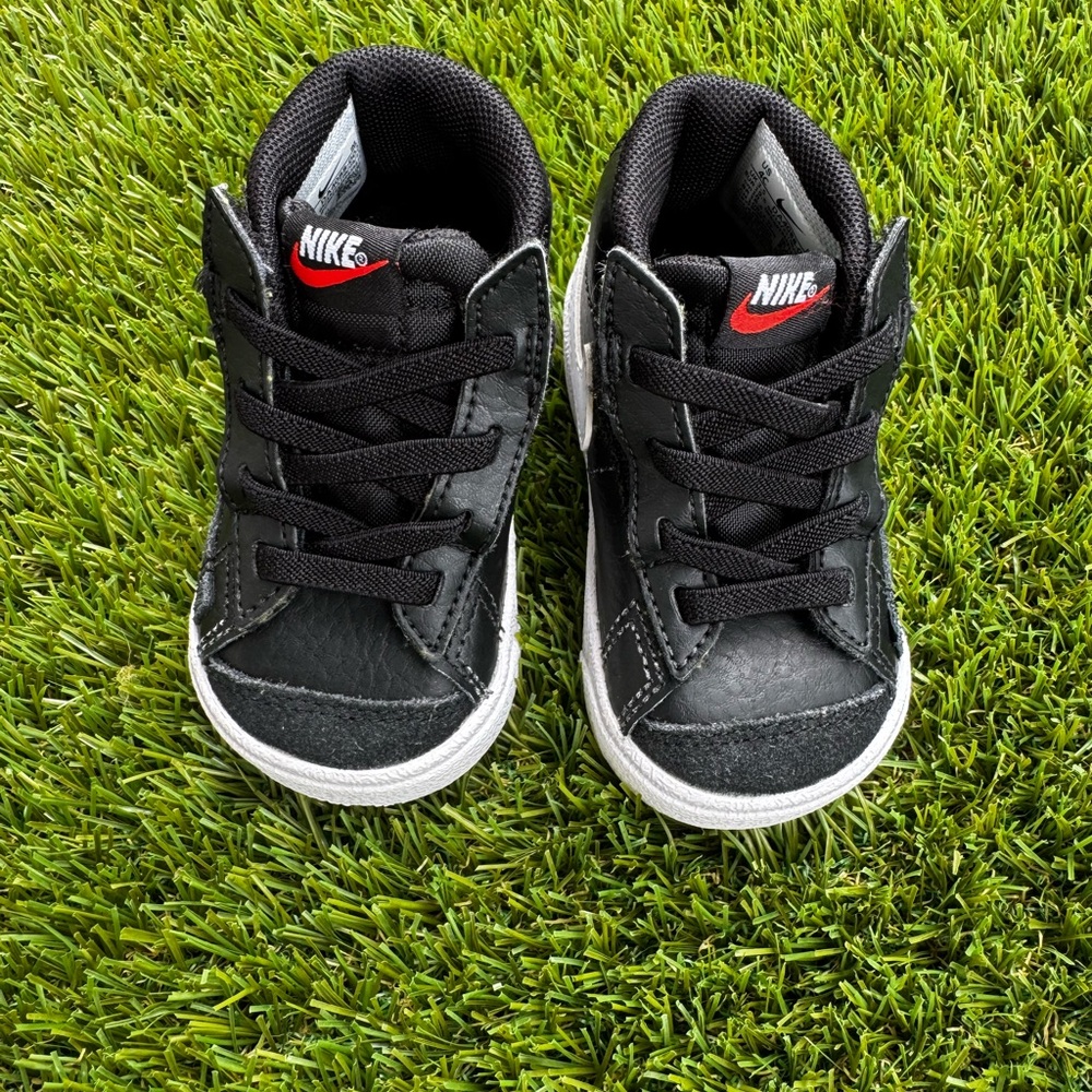 Nike Kids Black and White Sneakers